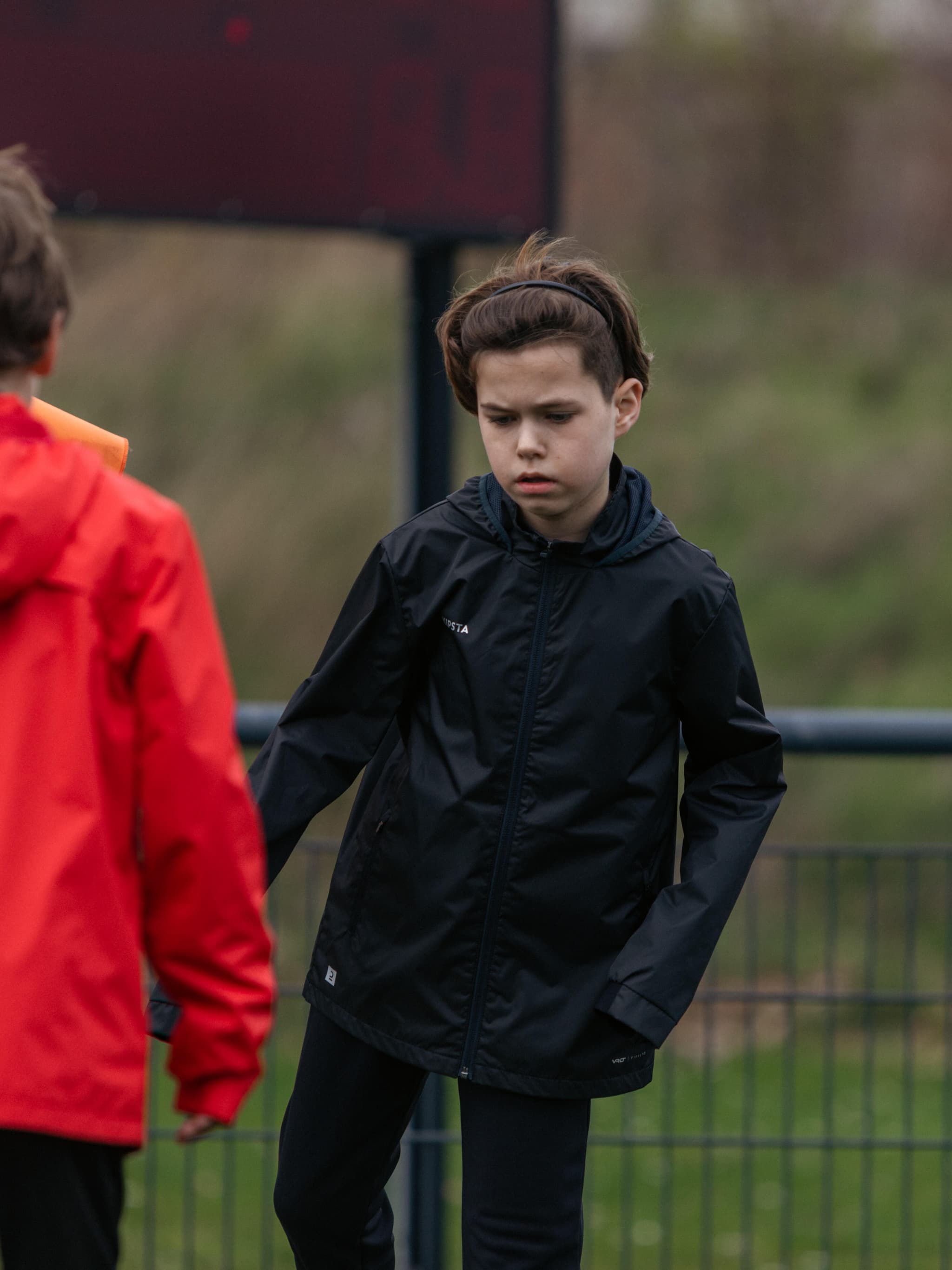 13: Chaqueta impermeable de fútbol niño, Viralto Club Júnior negro