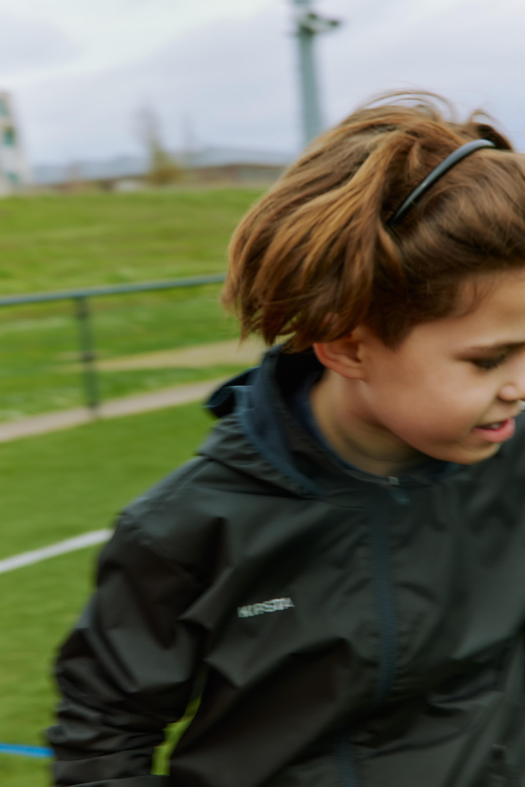 10: Chaqueta impermeable de fútbol niño, Viralto Club Júnior negro